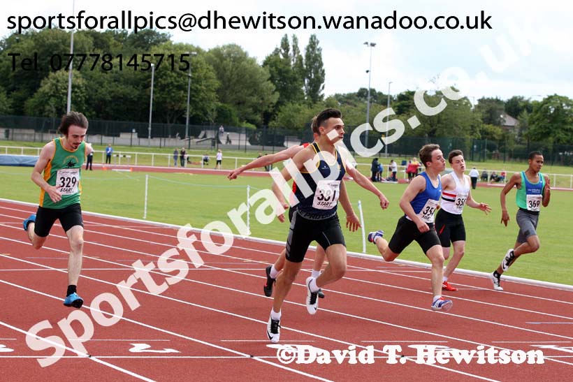 Under-17 mens 200 metres. Photo: David T. Hewitson/Sports for All Pics